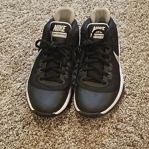 Nike Air Versatile basketball sneakers